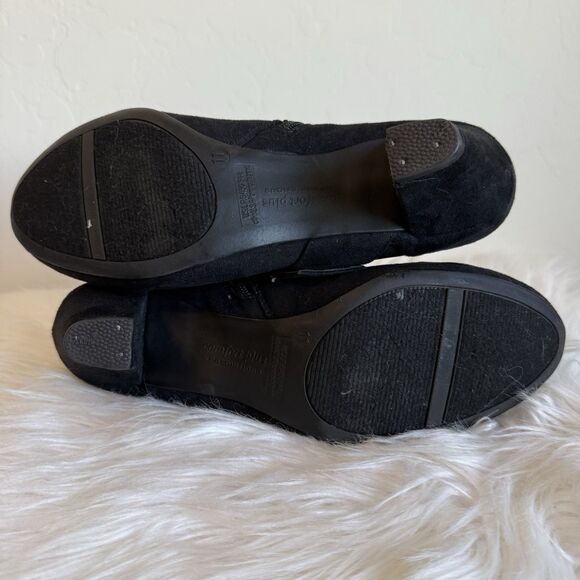 Comfort Plus By Predictions Faux Suede Black Buckle Heeled Ankle Bootie Witchy - Picture 9 of 9